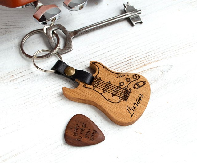 名入れギターピック付きギターキーホルダー – カスタムエレキギター