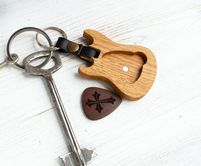 刻印入りピック付きギターキーホルダー - カスタムエレキギターギフト