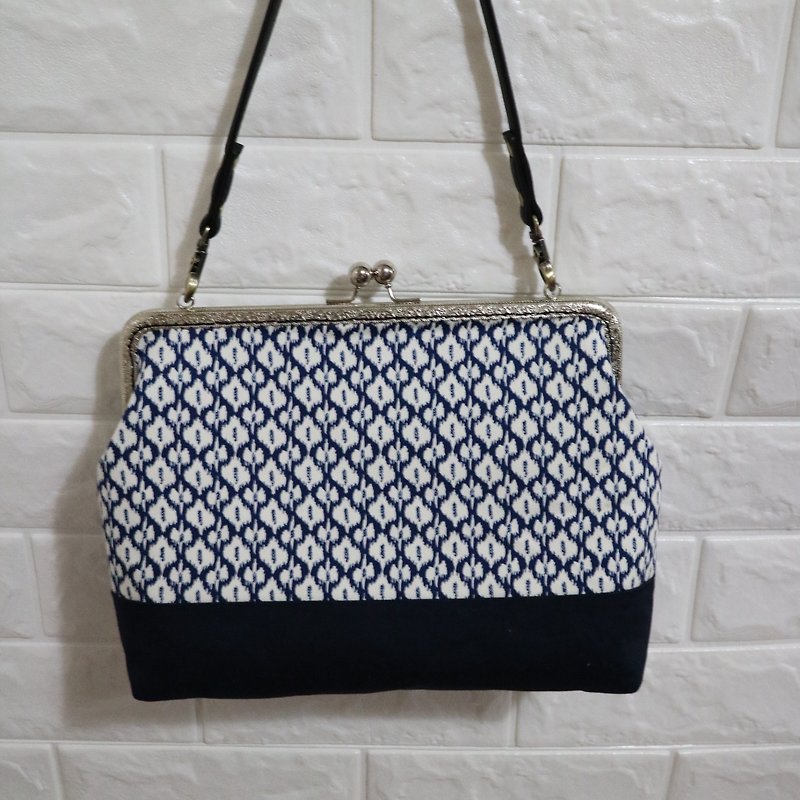 Blue stitching corrugated gold cross-body bag 25cm gold - Messenger Bags & Sling Bags - Cotton & Hemp Blue