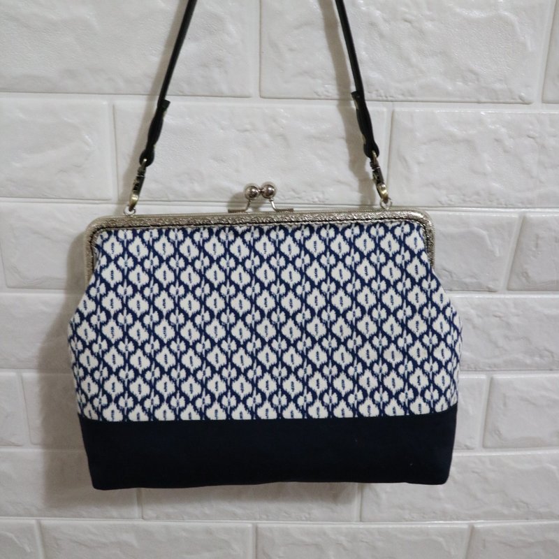 Blue stitching corrugated gold cross-body bag 25cm gold - Messenger Bags & Sling Bags - Cotton & Hemp Blue