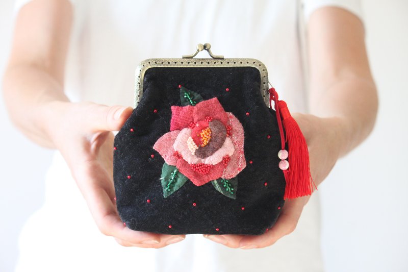 Evening velour bag with rose made in japanese patchwork style - 手拿包 - 其他材質 
