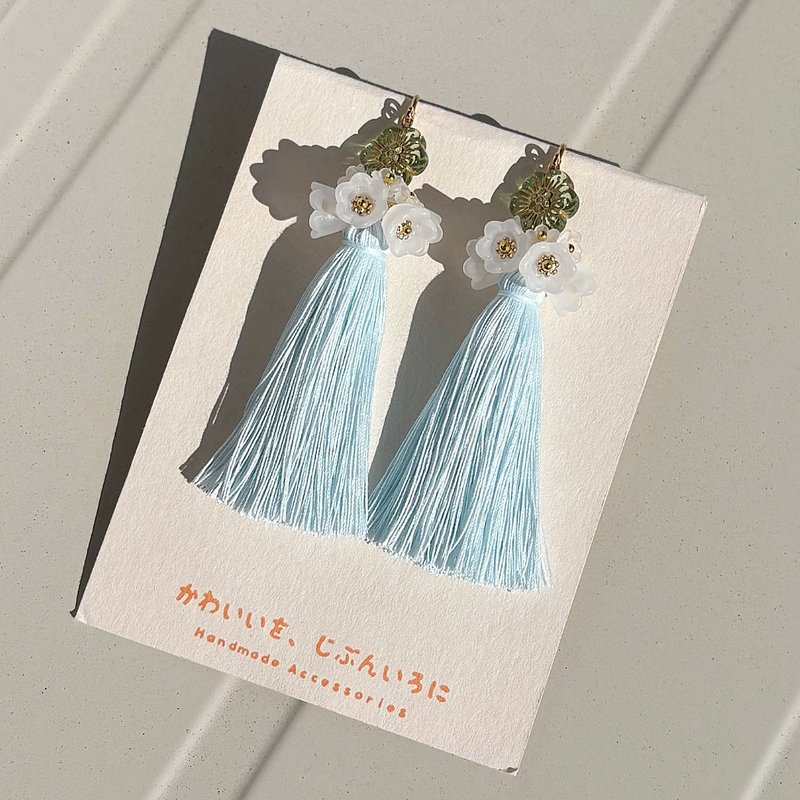 ユキヤナギイヤリング - 耳環/耳夾/耳骨夾 - 繡線 藍色