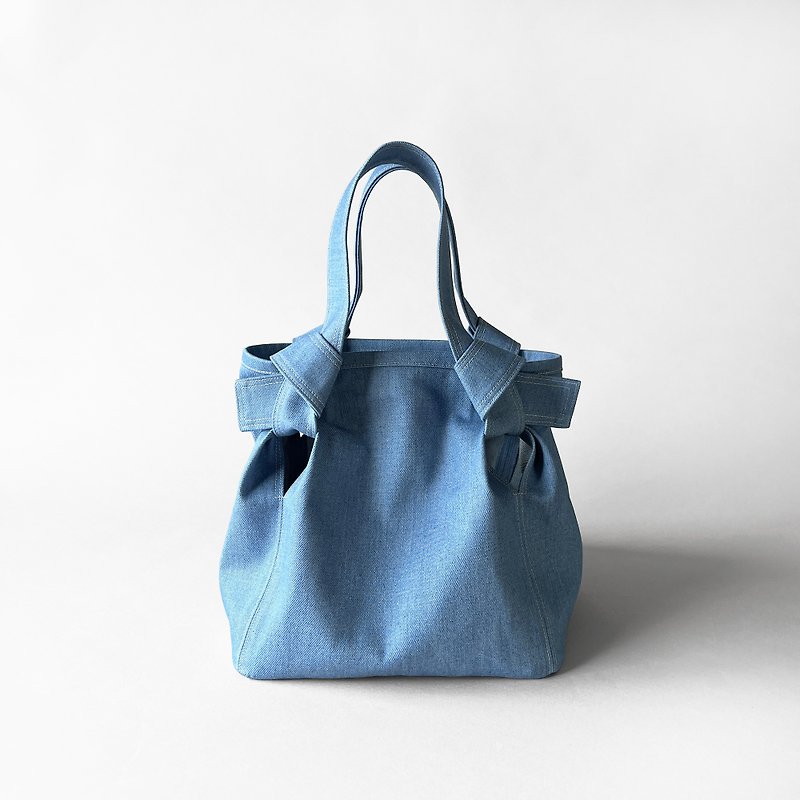 [New color] Denim square tote bag, medium - กระเป๋าถือ - ผ้าฝ้าย/ผ้าลินิน สีน้ำเงิน