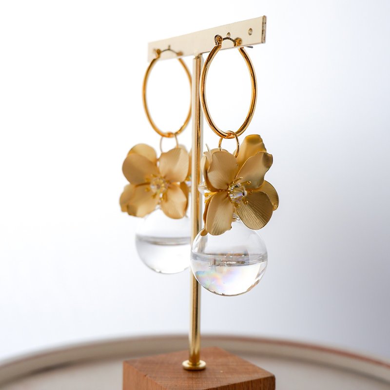 メタルフラワーガラスドームピアス - 耳環/耳夾 - 玻璃 金色