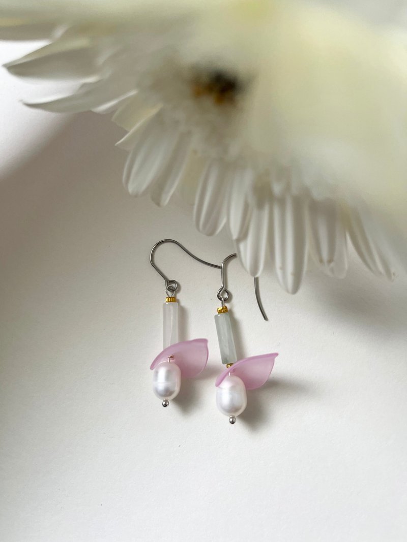 Fendai_ petal handmade earrings - ต่างหู - โลหะ สึชมพู