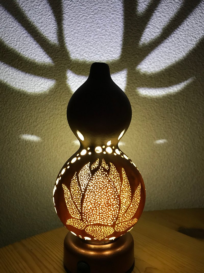 千なりひょうたんランプ　蓮華モチーフ - 照明・ランプ - その他の素材 