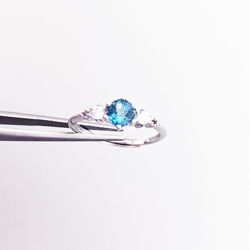 High Quality ~ London Blue Stone Sterling Silver Ring - Adjustable - November Birthstone - แหวนทั่วไป - คริสตัล สีน้ำเงิน