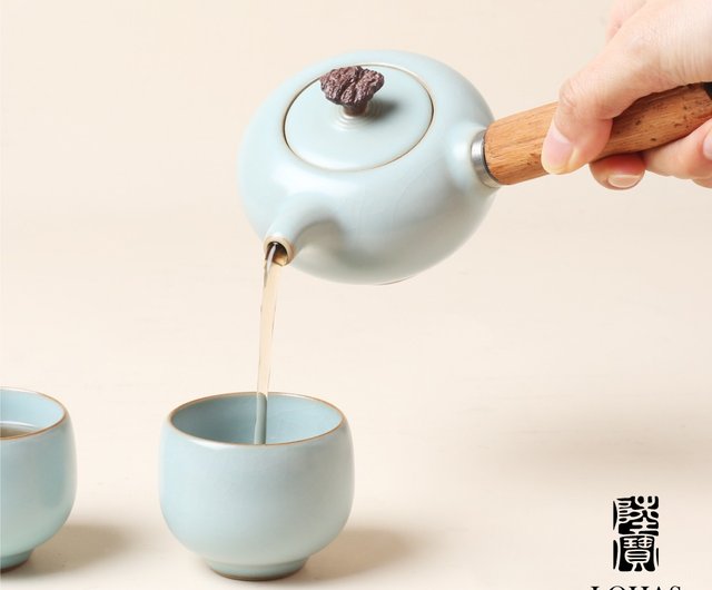 Blue Tea Infuser Cup with Lid and Wooden Handle