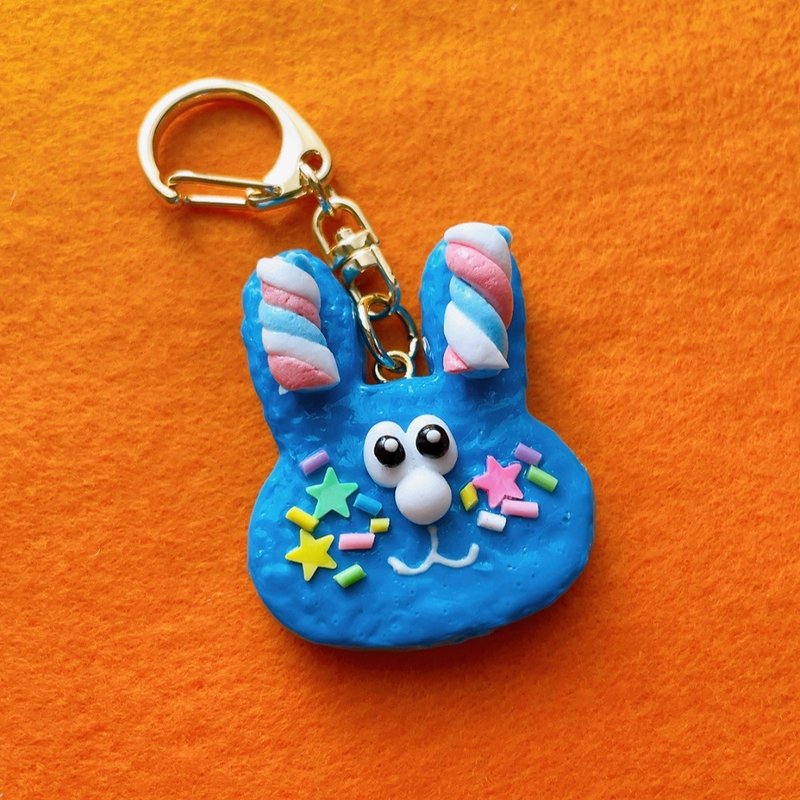 Sprinkle Blue Rabbits keychain - ที่ห้อยกุญแจ - ดินเหนียว สีน้ำเงิน