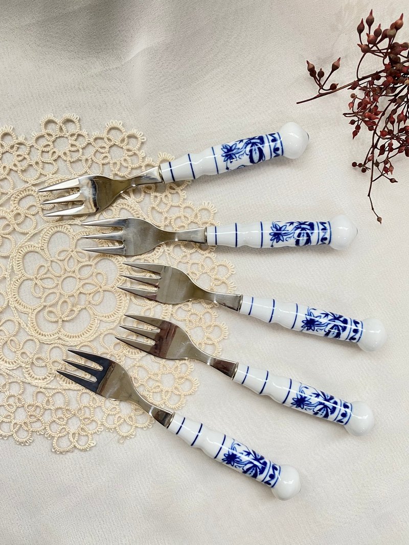 [Good Day Fetish] German DDR Onion Pattern Ceramic Handle Stainless Steel Small Fork Tableware Series Ritual Sense - Cutlery & Flatware - Stainless Steel White