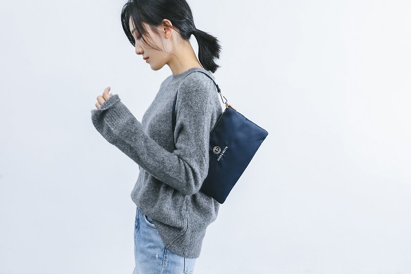 Clutch envelope bag shoulder bag handbag Party - Femin Navy - กระเป๋าถือ - ผ้าไหม สีน้ำเงิน