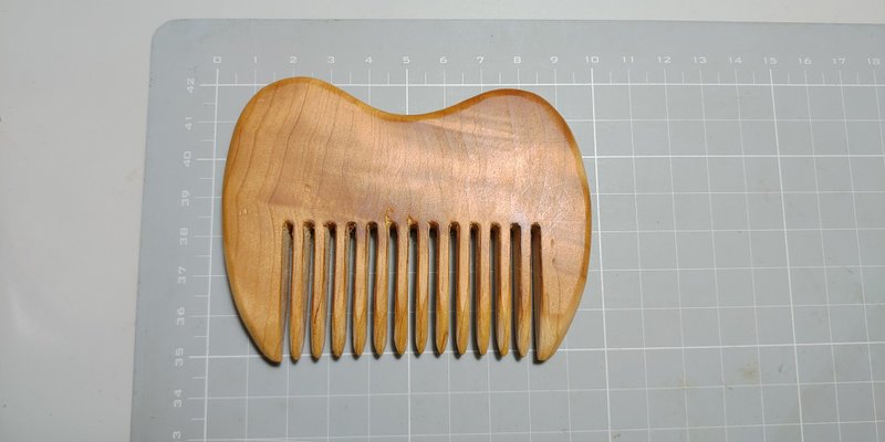 Yellow Hinoki Camel Comb (Y) - เครื่องประดับผม - ไม้ 