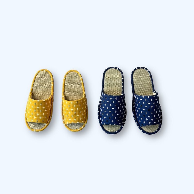 Shiori Tatami Slippers with Sashiko Craftsmanship - Breathable & Refreshing - รองเท้าแตะในบ้าน - พืช/ดอกไม้ 