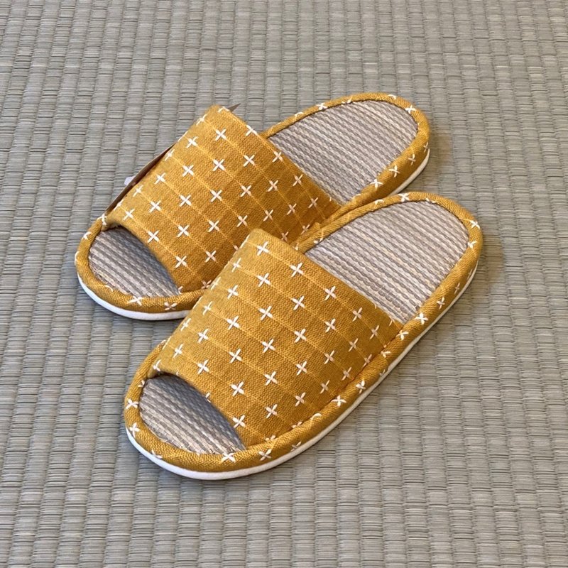 Shiori Tatami Slippers with Sashiko Craftsmanship - Breathable & Refreshing - Indoor Slippers - Plants & Flowers 