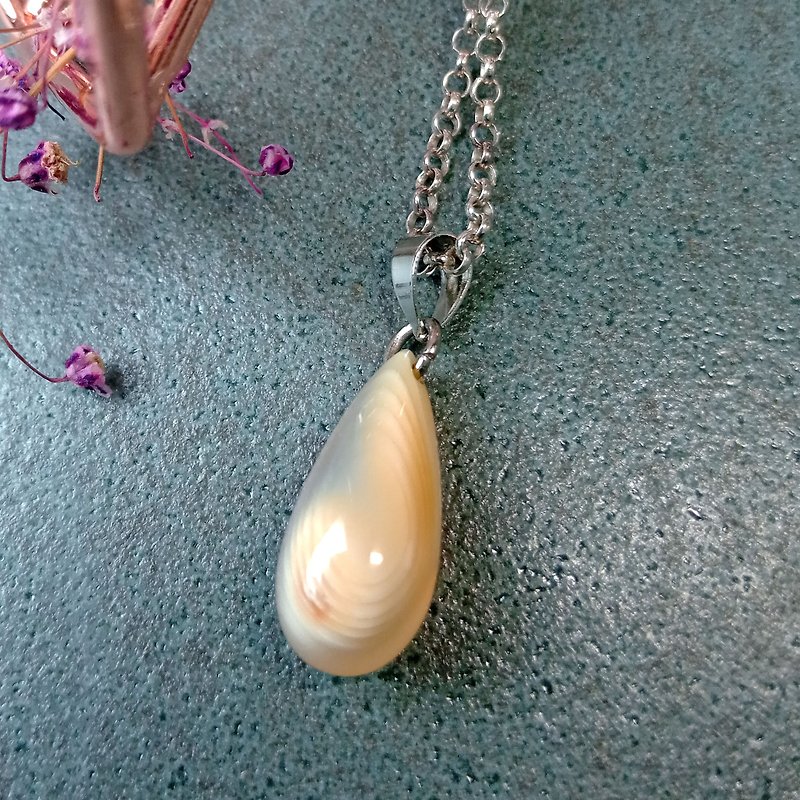 Styling design jade pendant-water drop yellow chalcedony/simple and easy to match and can be worn on both sides/ - สร้อยคอ - หยก สีเหลือง