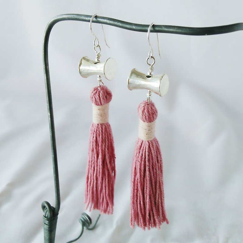 Karen Silver & Tassel Earrings / Pink / Plant Dyed Thread - ต่างหู - เงิน สึชมพู
