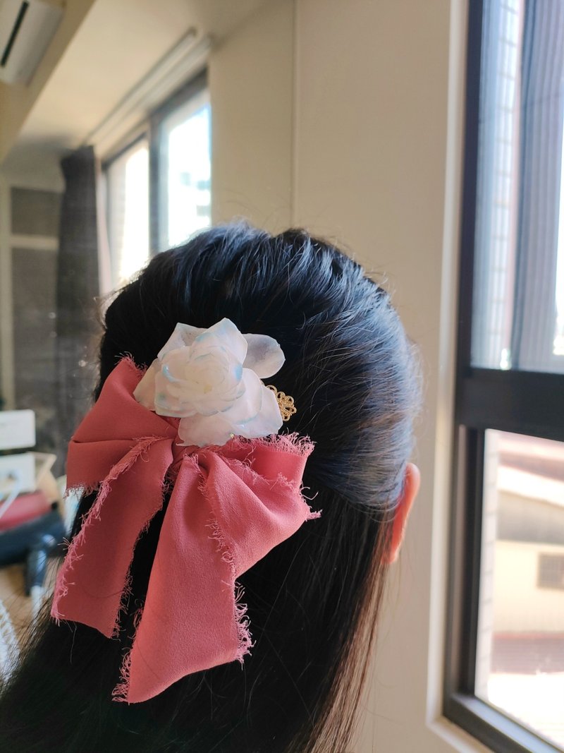 Anna hydrangea/everlasting rose/white gradient blue/hairpin/spring clip - Hair Accessories - Plants & Flowers 