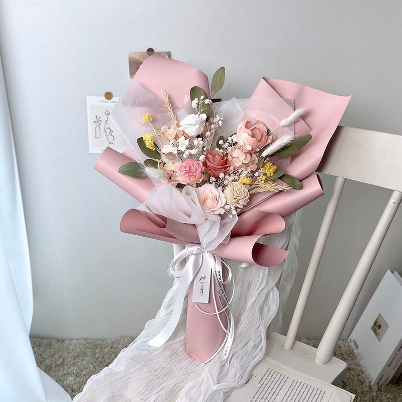 【艸踸Garden Lane Floral】Pink Emotional Eternal Flower Bouquet - ช่อดอกไม้แห้ง - พืช/ดอกไม้ 