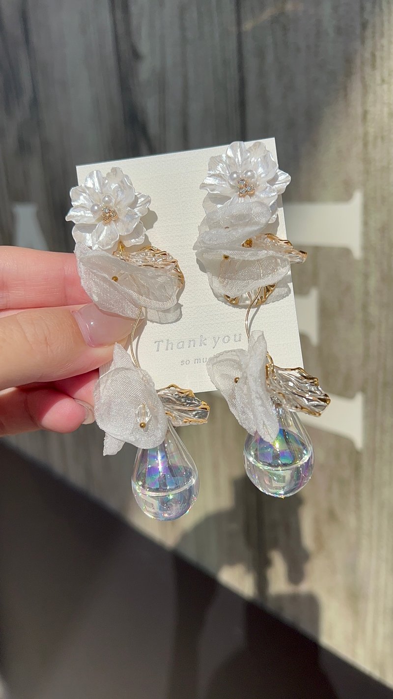 New bridal wedding ceremony wedding bride party pre-wedding glass soap aurora gold flower lover gold white - Earrings & Clip-ons - Other Metals White