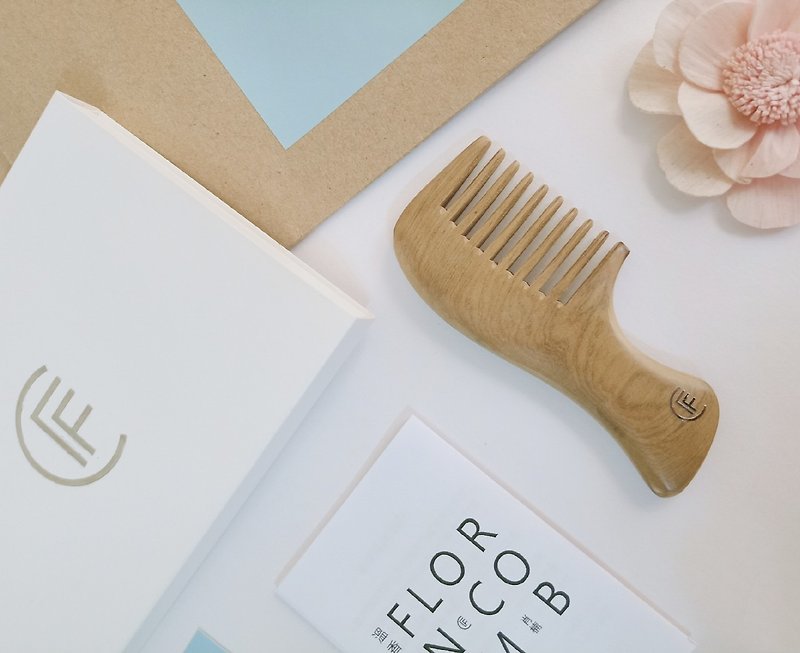 [Customized Name] Fragrance Comb with Small Grip | 100% Xiao Nan Small and Portable Entry Type | Warm Fragrance - Makeup Brushes - Wood Khaki