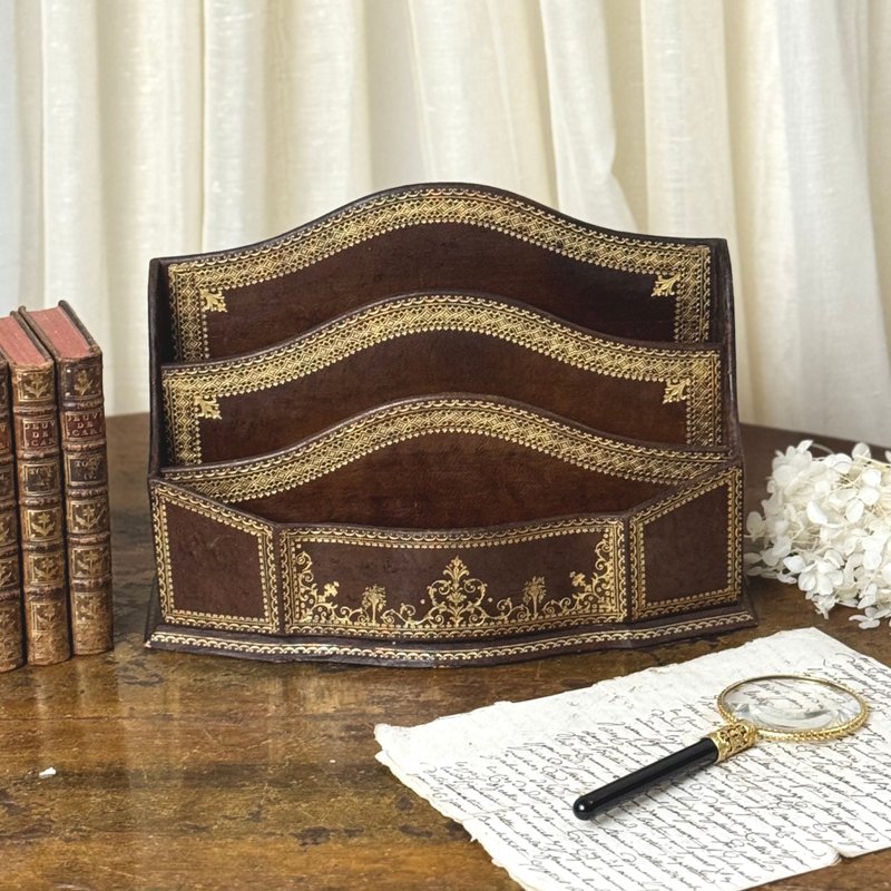 * 50857-迷人法國 古董書信文件收納架 - 名片架/名片座 - 真皮 