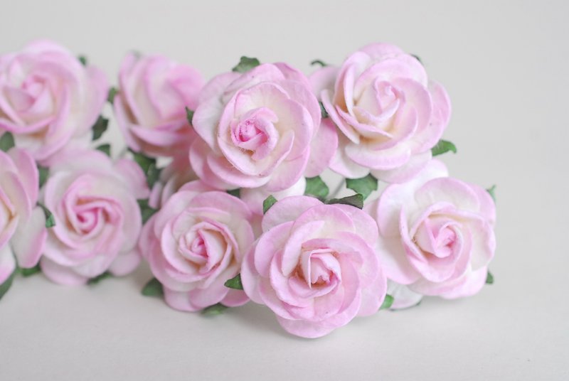 Paper flowers, centerpieces, 50 pieces size 2.5 cm., pink brush white color. - 其他 - 紙 粉紅色