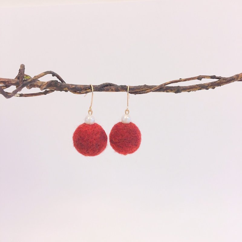 Small snowball pearl wool felt ear hook / ear clip wine red - Earrings & Clip-ons - Wool Red