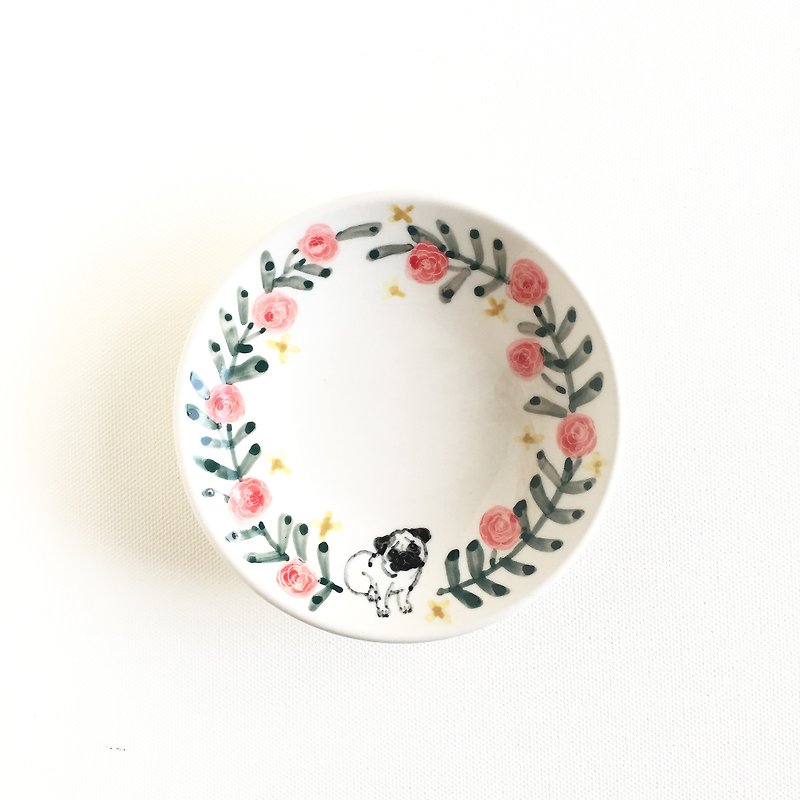 Hand-painted small porcelain plate - rose wreath and pug dog - spot - จานเล็ก - เครื่องลายคราม สีแดง