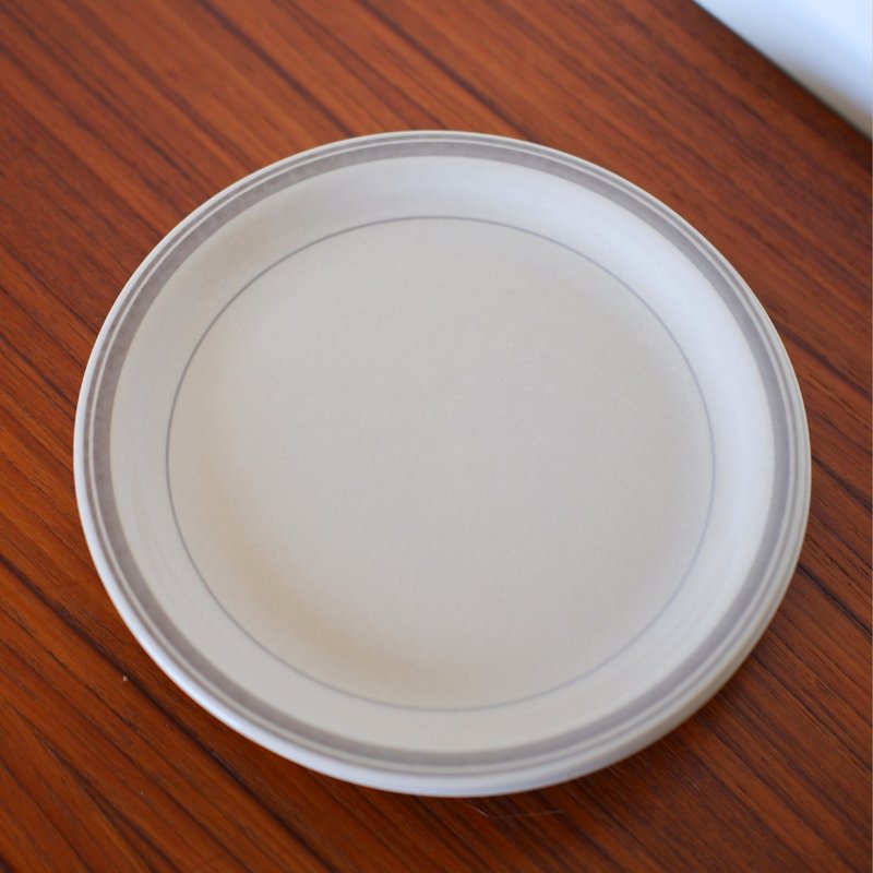 Japanese Showa Gray Line Plate - จานและถาด - ดินเผา 