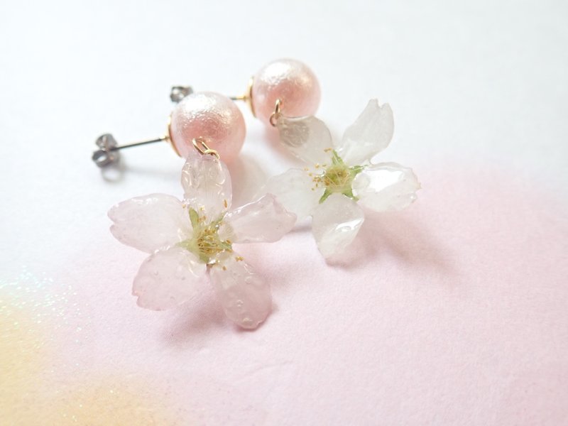 Keio Sakura ✕ Air Pearl Yurayura Pink Earrings - Earrings & Clip-ons - Plants & Flowers Pink