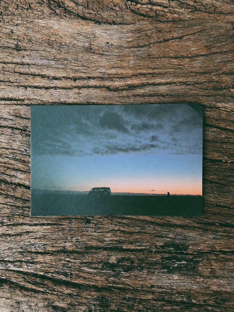 世界の風景。アイスランドの荒野、夕暮れの写真ポストカード、緑の島 - カード・はがき - 紙 