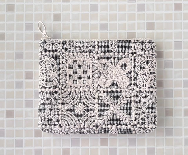 mina perhonen forest tile 総刺繍 蝶 ポーチ 人気カラー