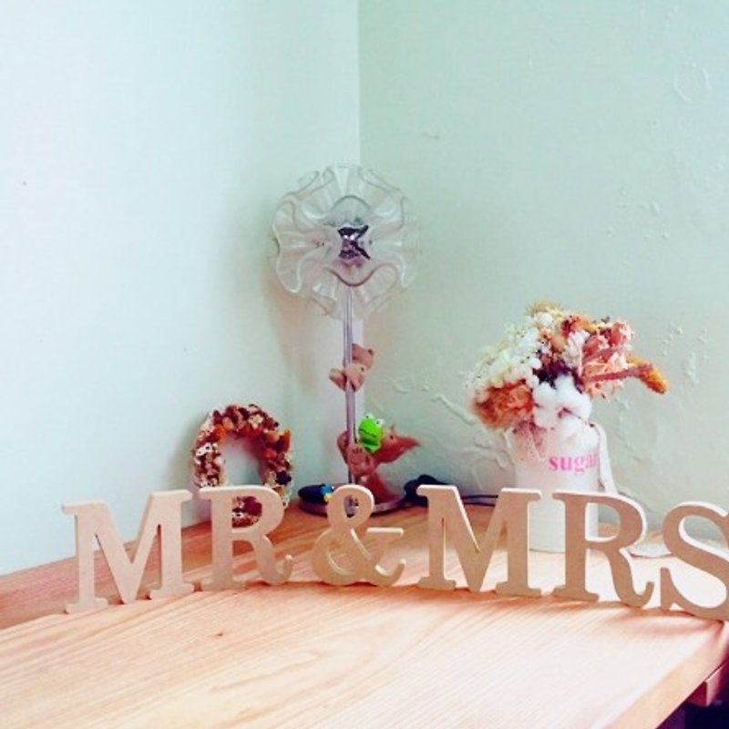 MR & MRS dimensional characters arranged wedding decorations wedding props photography props rustic style furnishings. - ของวางตกแต่ง - ไม้ สีนำ้ตาล
