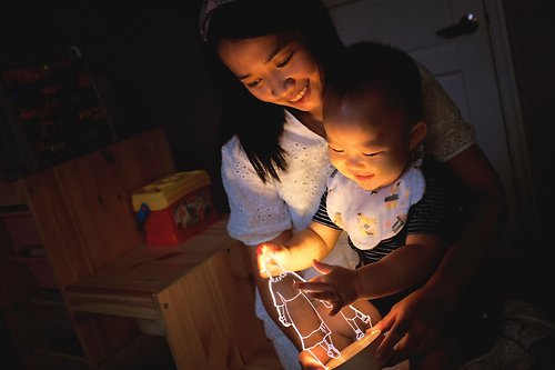 MiniGarden手繪客製化 與孩子的回憶無價【質感線條】 原木Led夜燈藍芽喇叭 客製化夜燈