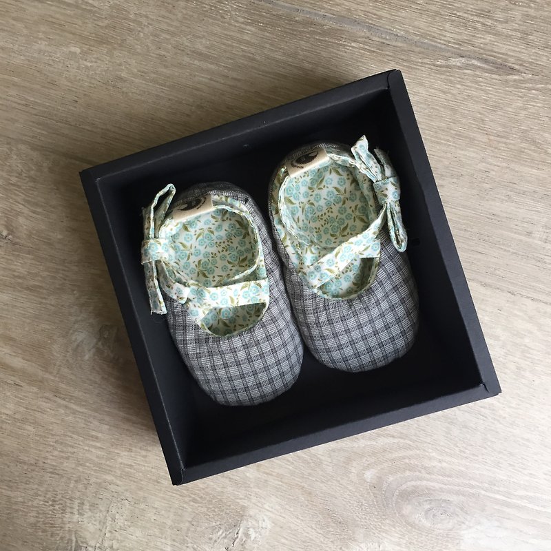 120日本深灰格X挪威湖水綠小花手工綁帶寶寶鞋嬰兒鞋學步鞋 - 嬰兒鞋 - 棉．麻 灰色