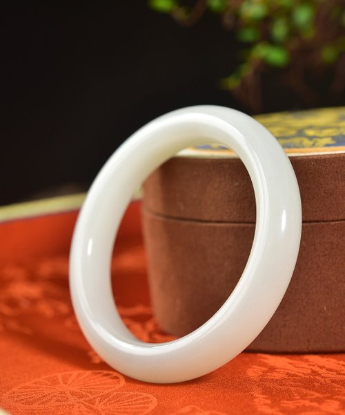 新品　未使用　天然和田玉白玉　白玉バングル 白半透明　うるうる　可愛い　本物保証 2025厳選】和田玉手镯の人気商品｜グローバル通販Pinkoi