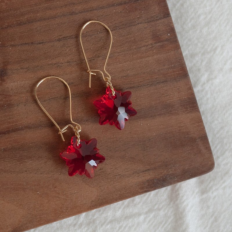 TeaTime / blingbling and wind maple leaf red French cashew nuts earrings pure hand-made Austrian artificial crystal - ต่างหู - กระดาษ สีแดง