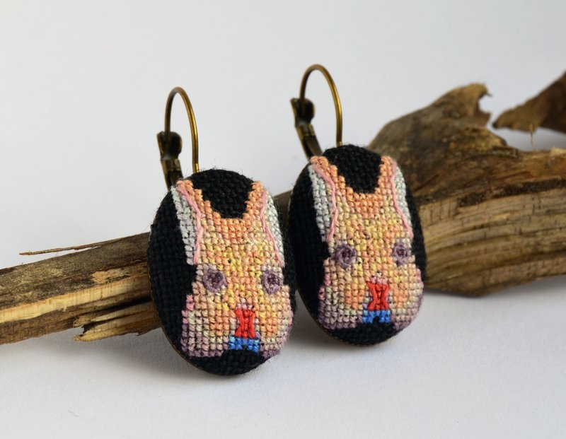 米色兔子刺繡耳環 送給寵物愛好者的首飾 送給她的手工兔子禮物 - 耳環/耳夾/耳骨夾 - 繡線 咖啡色