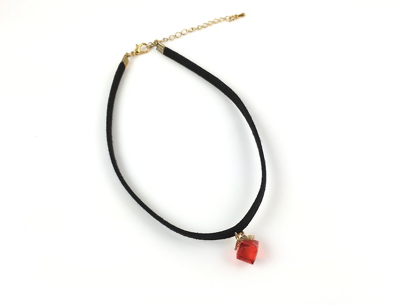 Red crystal necklace gift - สร้อยคอ - วัสดุอื่นๆ สีแดง