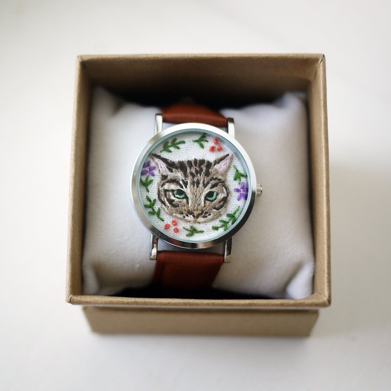 専用オーダー猫刺繍時計・アクセサリー（ご注文前にデザイナーにご確認ください） - 腕時計 - 刺しゅう糸 