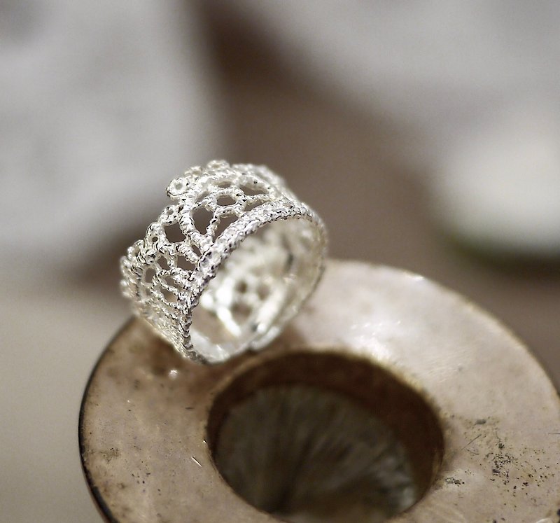 寬版蕾絲鏤空 純銀戒指 蕾絲戒指 手工精緻質感 新娘飾品 - 戒指 - 純銀 