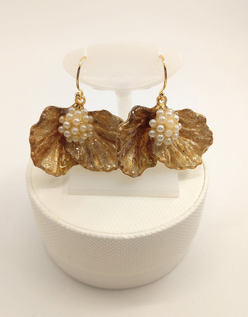 Gold Flower Earrings Free shipping Handmade With box For gift　glitter - ต่างหู - พลาสติก สีทอง
