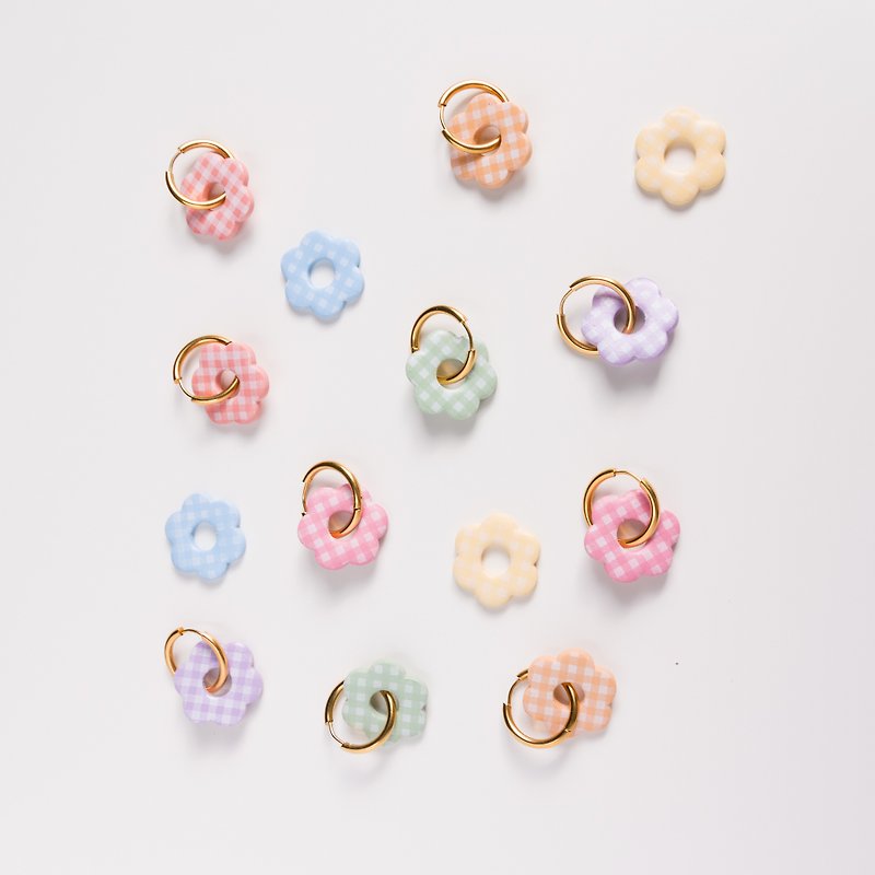 Pastel Daisy Huggies Handmade Soft Clay Earrings - 耳環/耳夾 - 黏土 多色