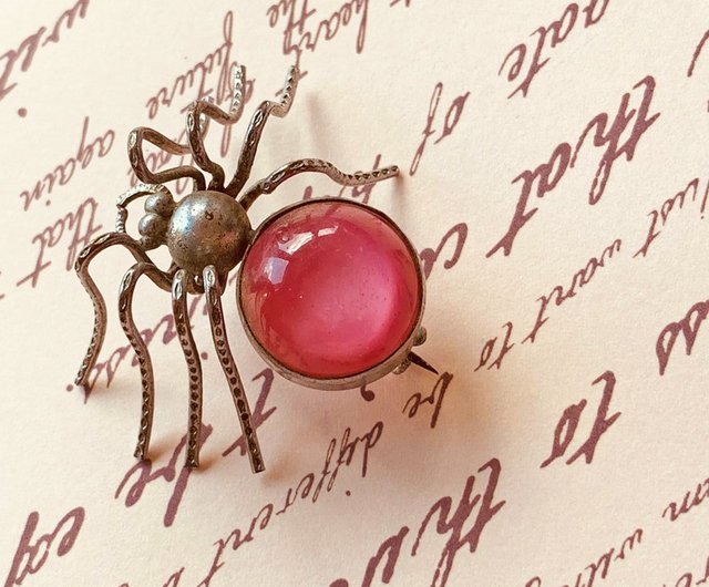 Hand elegant early English silver spider brooch grape purple