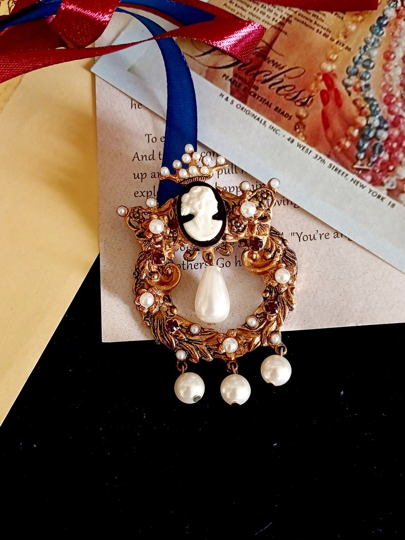 vintage jewelry  維多利亞浮雕女神多垂墜仿珠   別針 胸針 - 胸針 - 其他金屬 