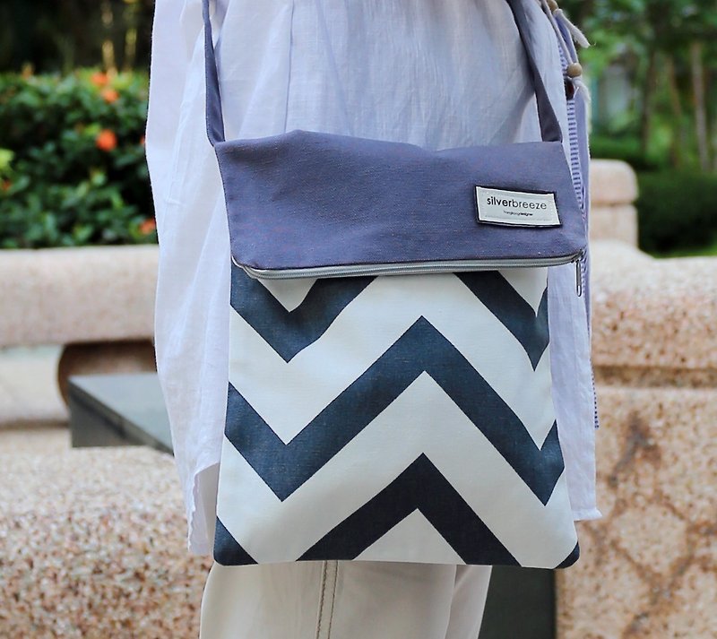 Silverbreeze~ Shoulder Bag/钭 Backpack ~ Gray V-shaped pattern (C9) - กระเป๋าแมสเซนเจอร์ - วัสดุอื่นๆ สีเทา