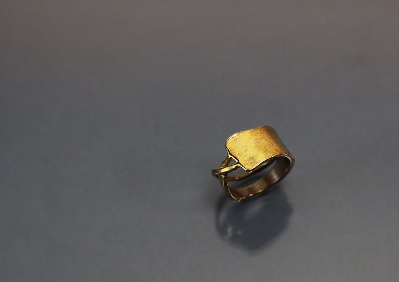抽像系列-不規則寬版黃銅戒 - 戒指 - 銅/黃銅 咖啡色