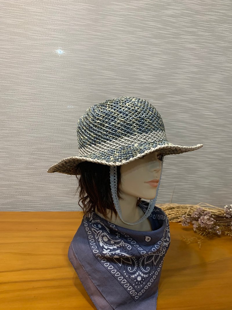 夏天愛上斜紋帽系列。寬帽簷遮陽帽。特價僅一件。藍灰/咖淺卡 - 帽子 - 紙 