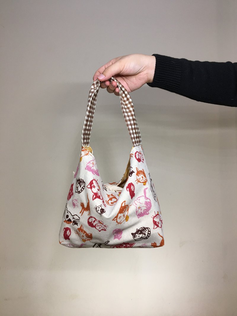 My-Mom-Made reversible hobo handbag with overall cats graphic - 其他 - 棉．麻 粉紅色