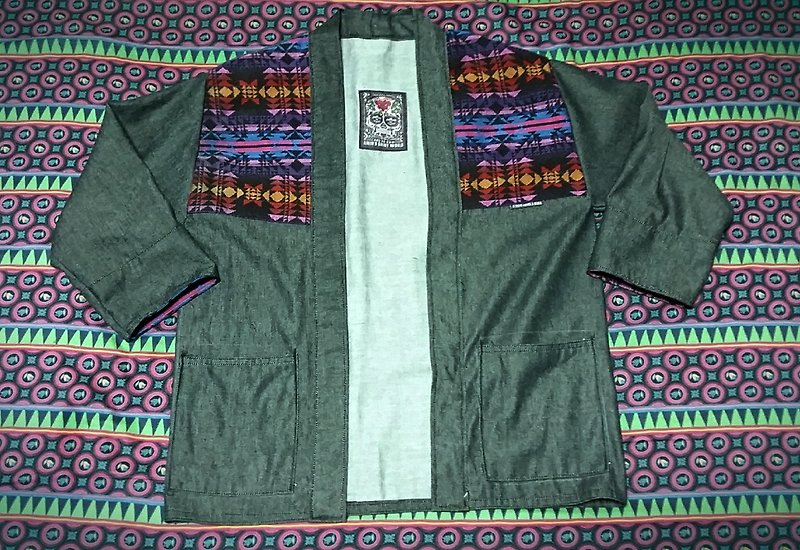 AMIN'S SHINY WORLD手工訂製拼肩花紋民族罩衫大衣 - 男夾克/外套 - 棉．麻 多色